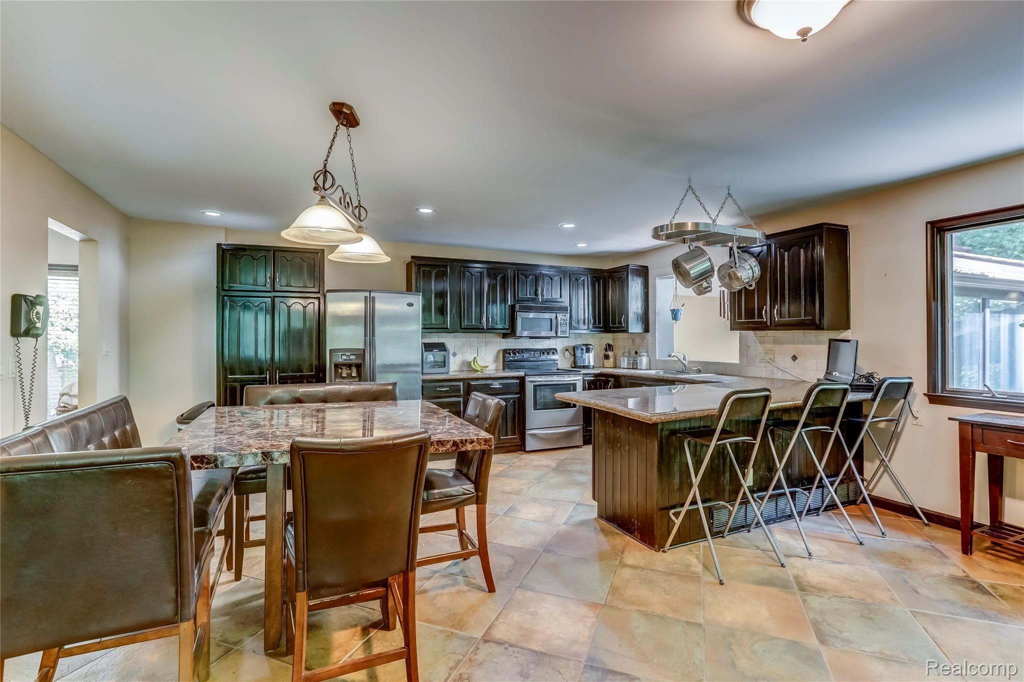 8100 Mabley Hill Road Fenton, MI 48430 - Photo 7 of 38 8100 Mabley Hill Road, Fenton, MI-13-FULL.jpg