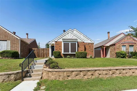 $309,900 | 213 Teakwood Lane, Lewisville, TX 75067