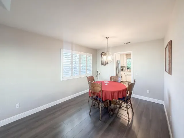 $649,950 | 5500 Stately Oak Lane, Carmichael, CA 95608