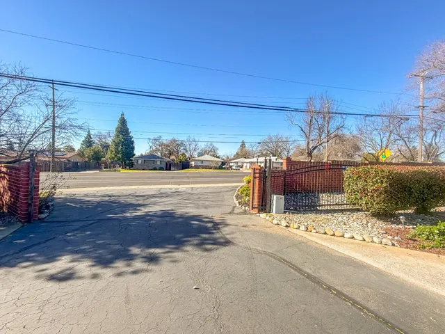 $649,950 | 5500 Stately Oak Lane, Carmichael, CA 95608