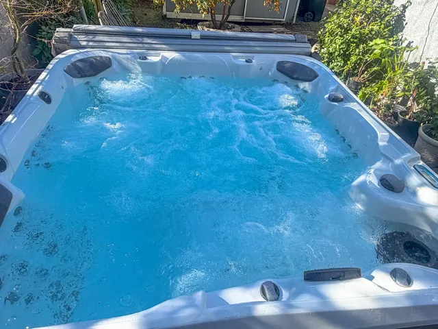 $649,950 | 5500 Stately Oak Lane, Carmichael, CA 95608