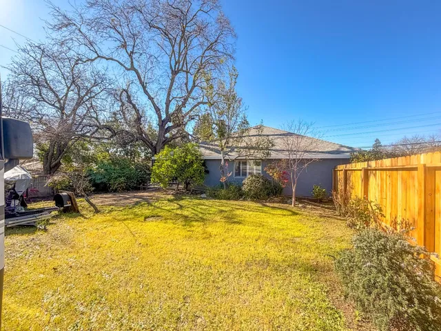 $649,950 | 5500 Stately Oak Lane, Carmichael, CA 95608