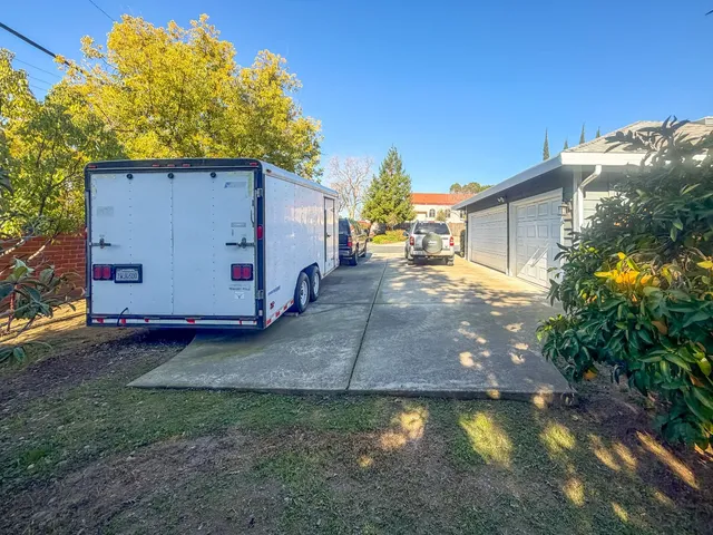 $649,950 | 5500 Stately Oak Lane, Carmichael, CA 95608