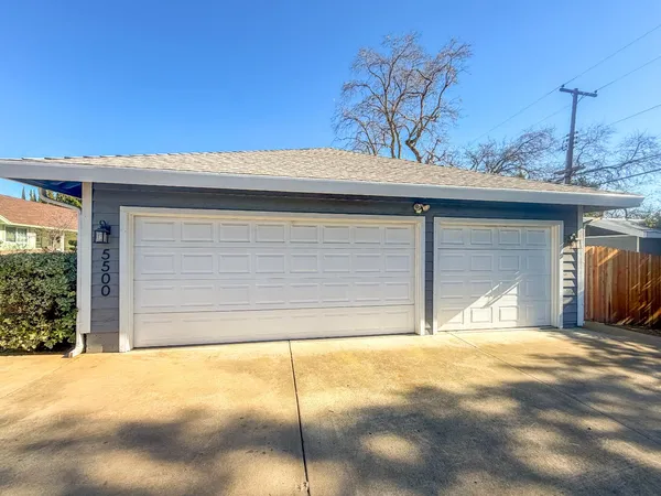 $649,950 | 5500 Stately Oak Lane, Carmichael, CA 95608