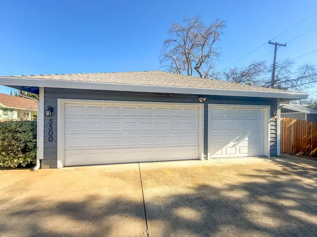 $649,950 | 5500 Stately Oak Lane, Carmichael, CA 95608