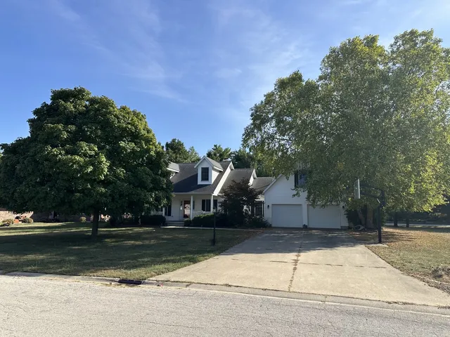 $385,000 | 1207 Dickens Drive, Monticello, IL 61856