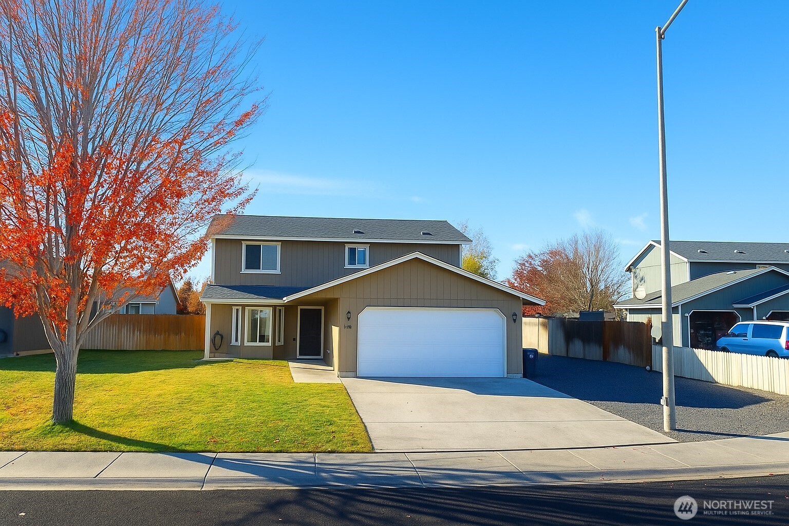 526 Monarch Street Moses Lake, WA 98837 - Photo 11 of 38 a front view of house with yard and trees