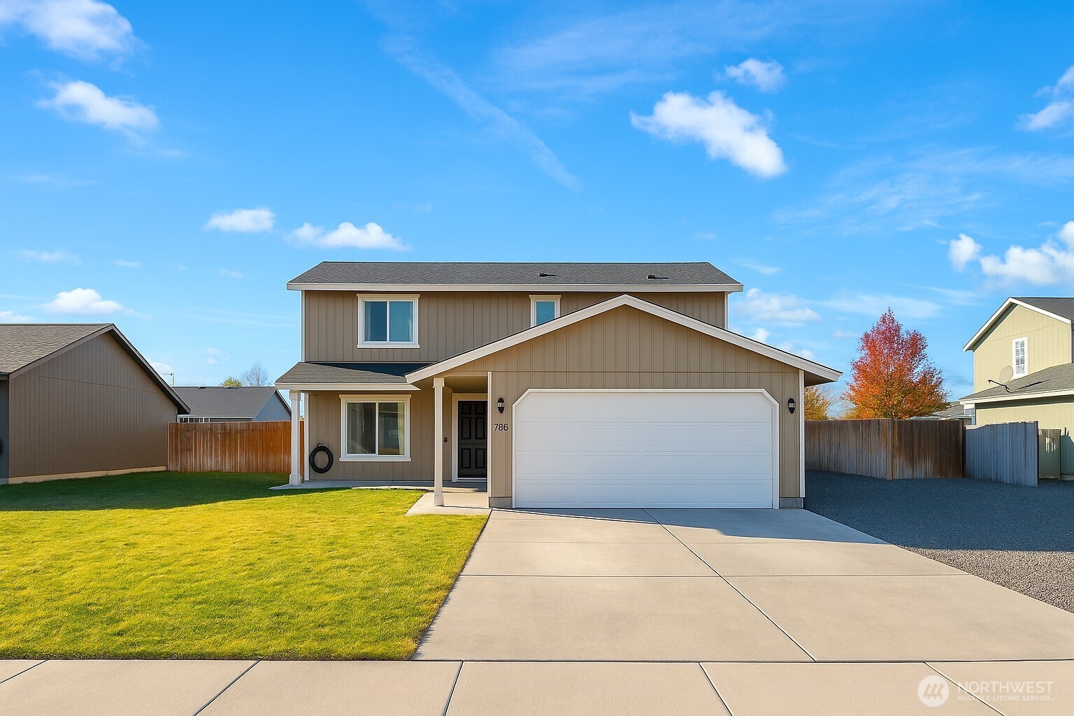 526 Monarch Street Moses Lake, WA 98837 - Photo 37 of 38 a front view of a house with a yard