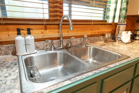 $850,000 | 2806 Turkey Court, Sevierville, TN 37876