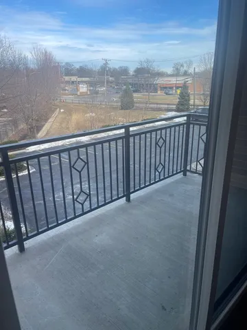 $2,000 | 728 North Diamond Lake Road, Unit 201, Mundelein, IL 60060