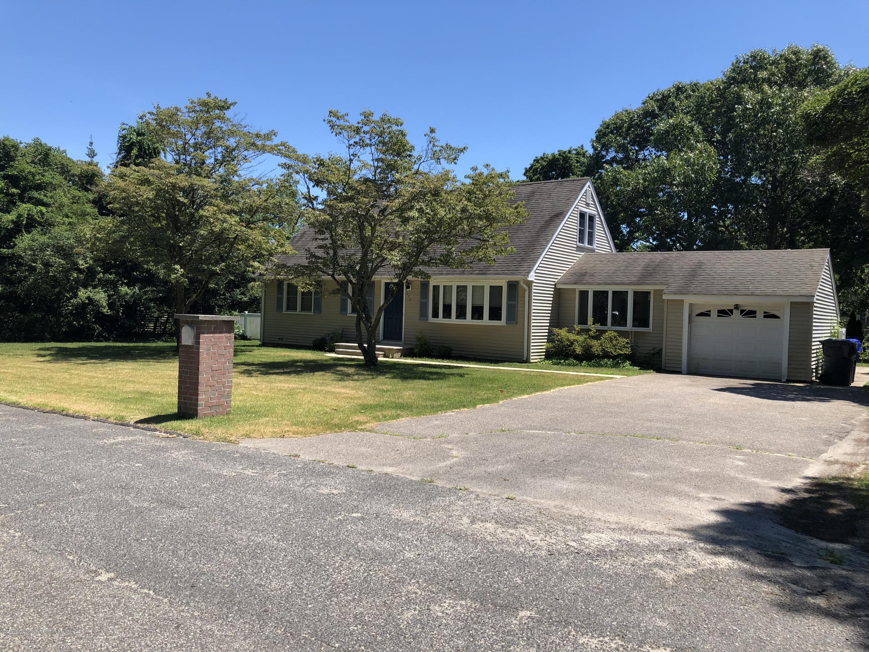 275 Sudbury Road Point Pleasant, NJ 08742 - Photo 8 of 33 34BA89DD-29E1-4D5A-BCE6-5124FE593110