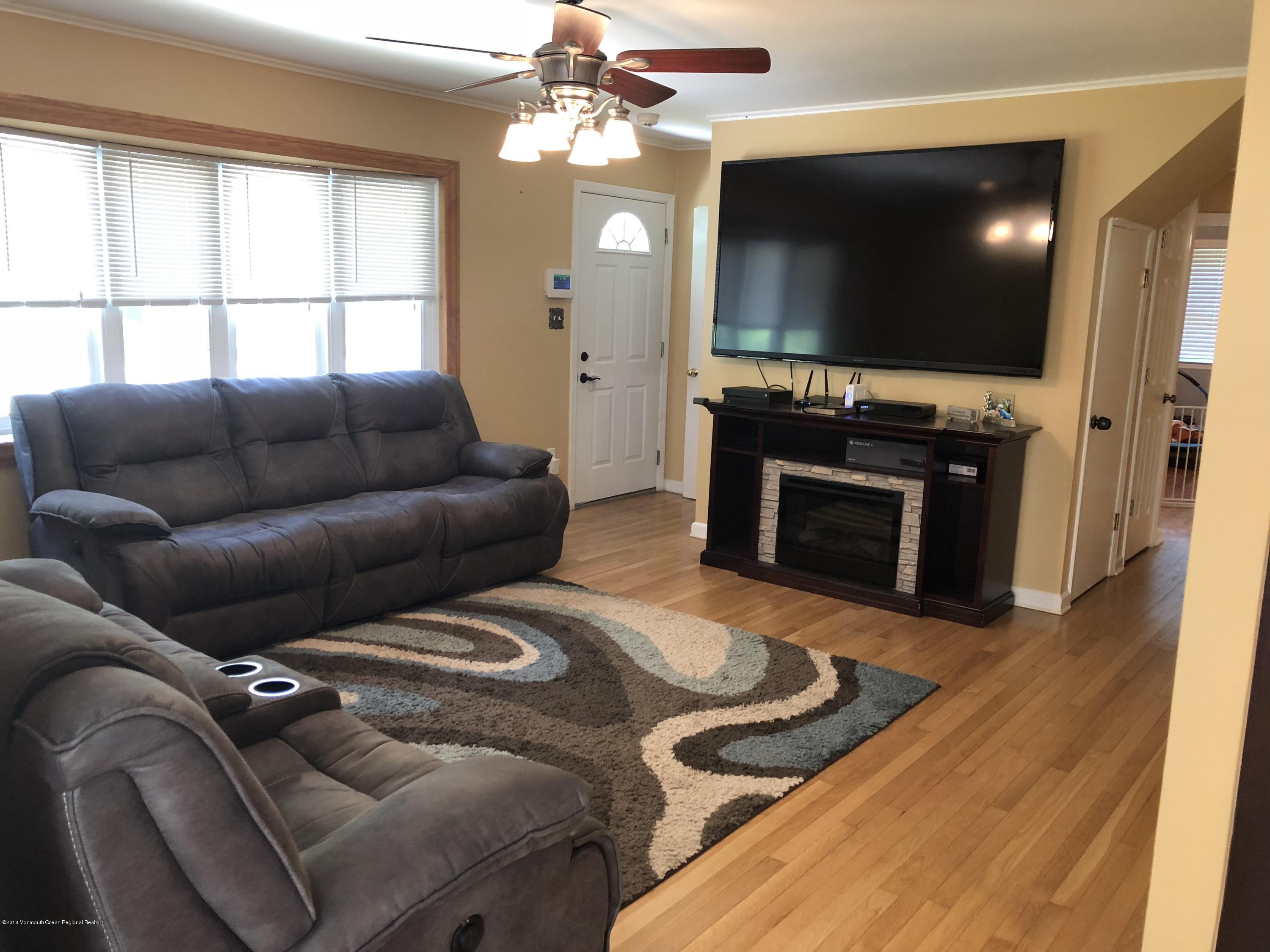 275 Sudbury Road Point Pleasant, NJ 08742 - Photo 9 of 33 AD59CAE2-0EB8-4122-97CC-61B37F2A2B7B