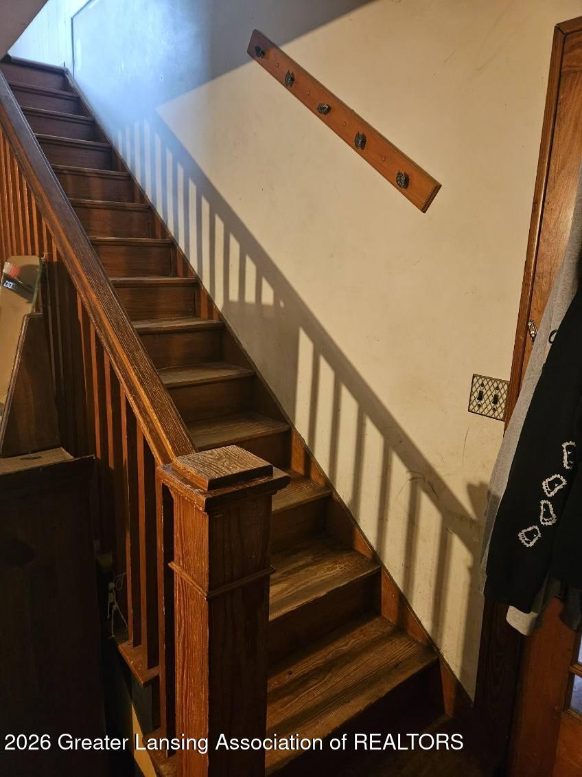 711 Taylor Street Bay City, MI 48708 - Photo 8 of 22 Stair
