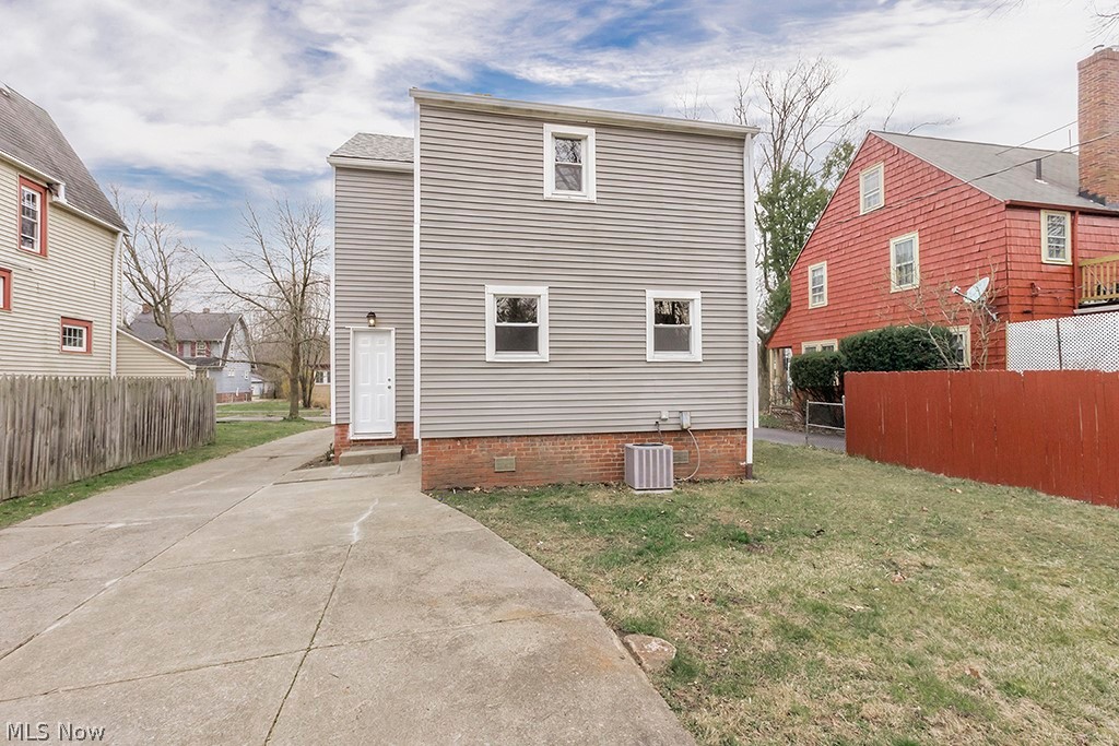 901 Roanoke Road Cleveland Heights, OH 44121 - Photo 4 of 46 Gallery Image 4