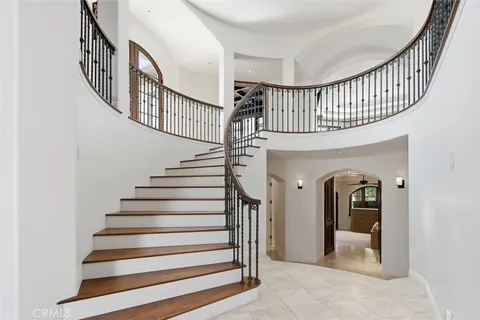 a view of entryway with a front door