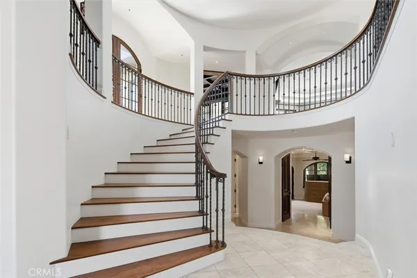 a view of entryway with a front door