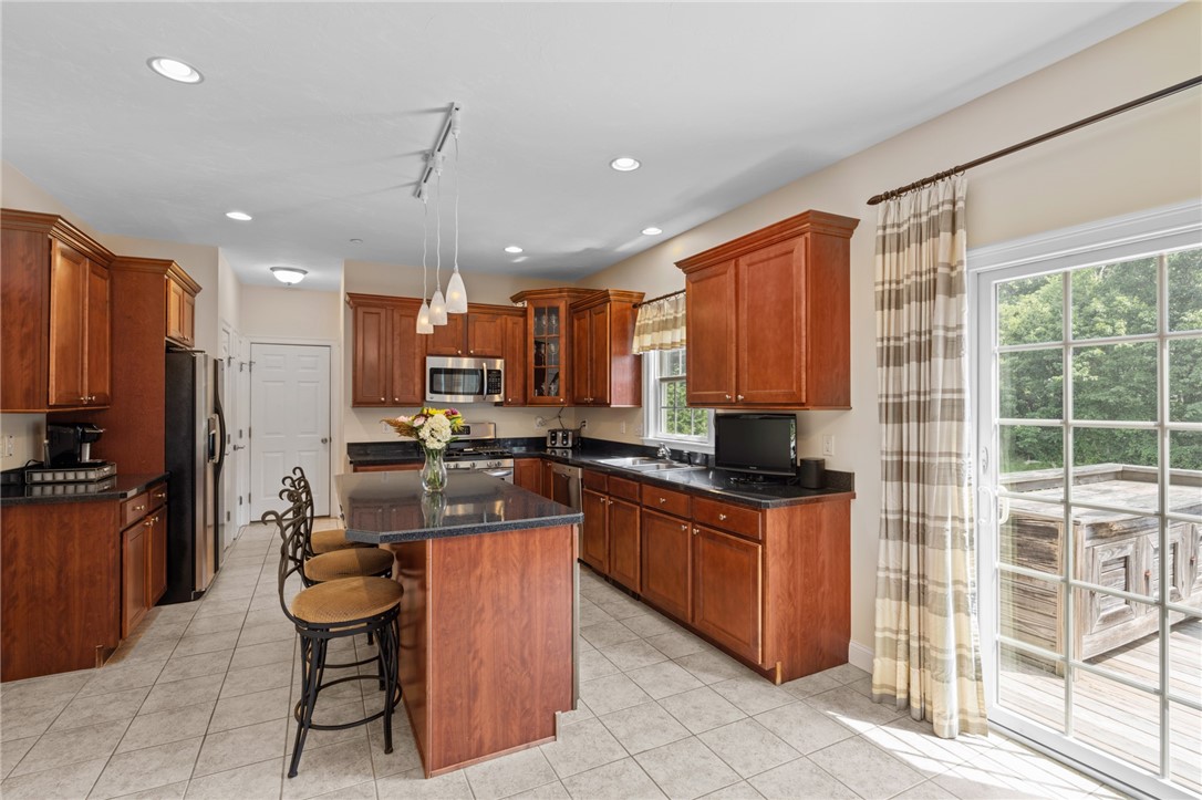 196 Touisset Road Warren, RI 02885 - Photo 8 of 27