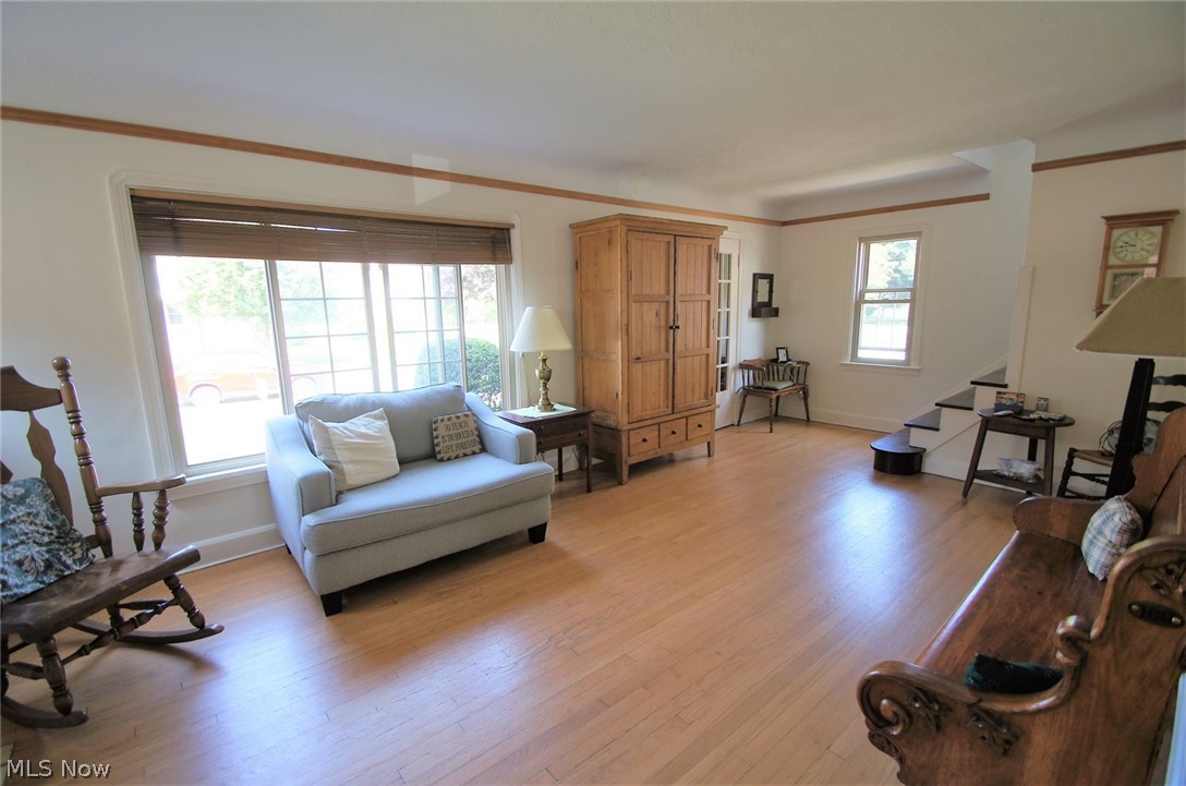 1203 Winston Road Cleveland, OH 44121 - Photo 6 of 22