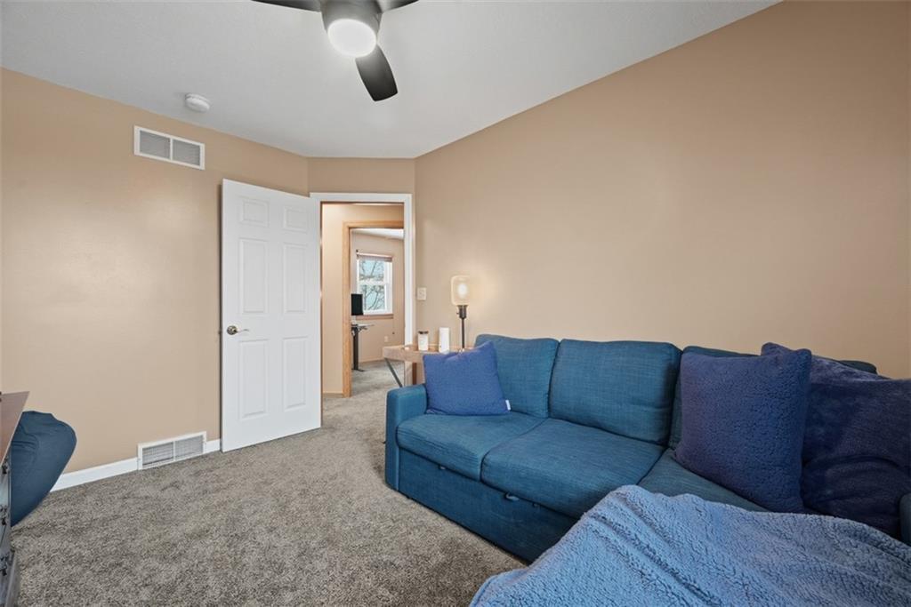 111 Greenhill Road Pittsburgh, PA 15237 - Photo 29 of 40 a living room with furniture