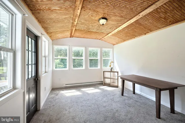 a view of livingroom with furniture