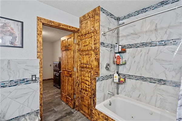 $295,000 | 1698 9000 Road, Oswego, KS 67356