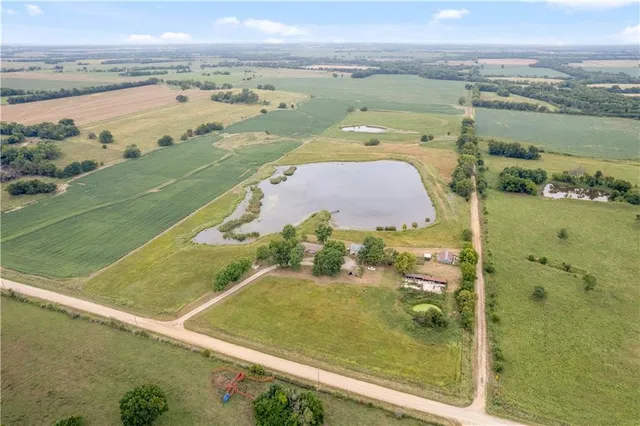 $350,000 | 1698 9000 Road, Oswego, KS 67356