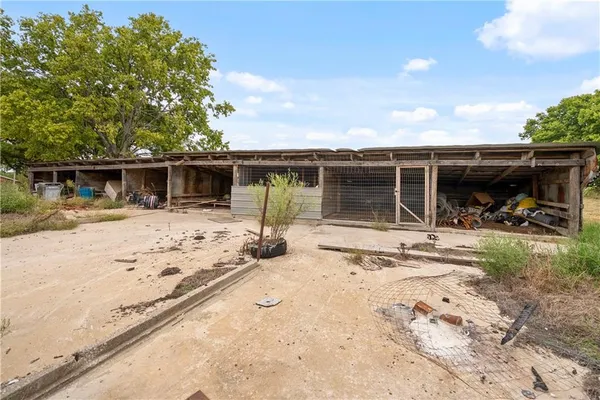 $295,000 | 1698 9000 Road, Oswego, KS 67356