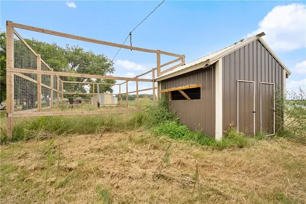 $295,000 | 1698 9000 Road, Oswego, KS 67356
