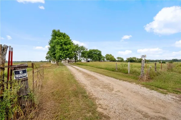 $295,000 | 1698 9000 Road, Oswego, KS 67356
