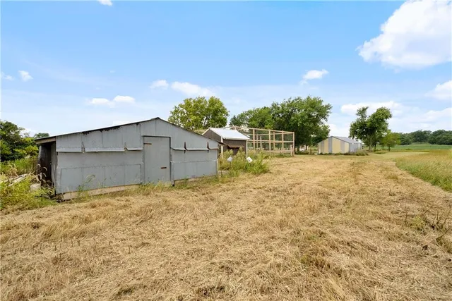 $350,000 | 1698 9000 Road, Oswego, KS 67356