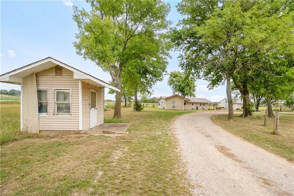 $295,000 | 1698 9000 Road, Oswego, KS 67356