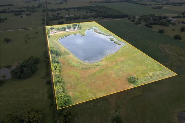 $350,000 | 1698 9000 Road, Oswego, KS 67356