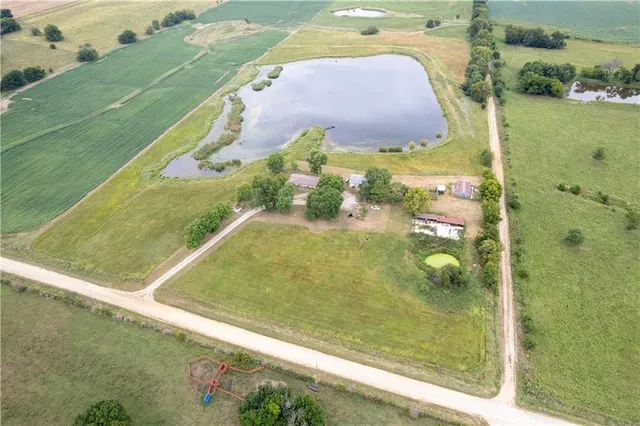 $350,000 | 1698 9000 Road, Oswego, KS 67356