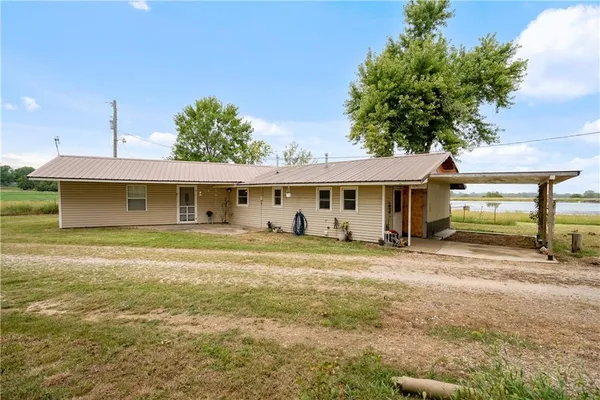 $295,000 | 1698 9000 Road, Oswego, KS 67356