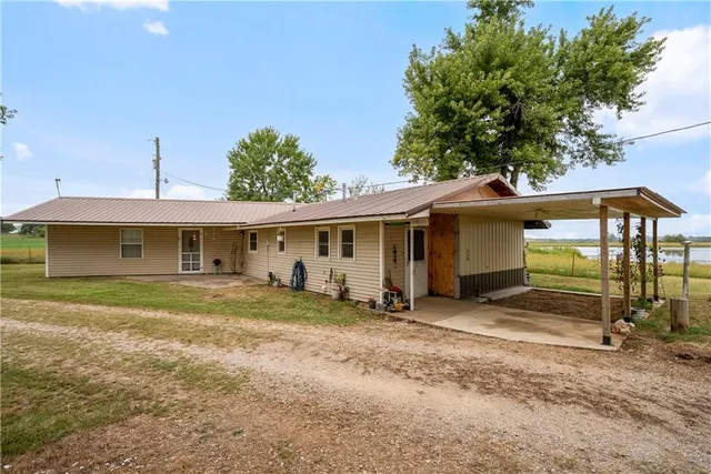 $350,000 | 1698 9000 Road, Oswego, KS 67356