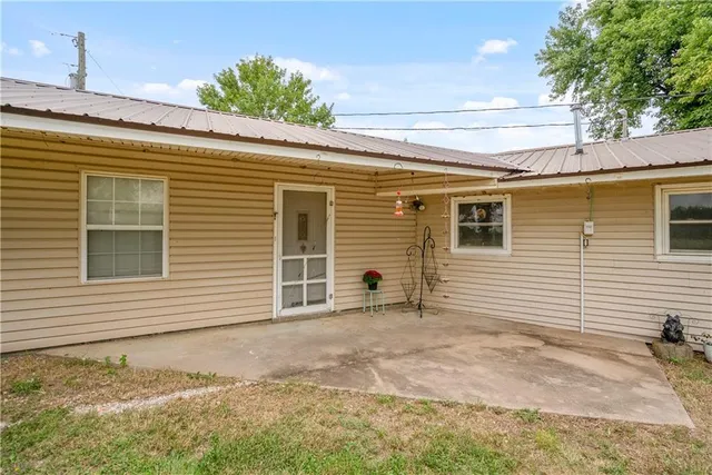 $350,000 | 1698 9000 Road, Oswego, KS 67356