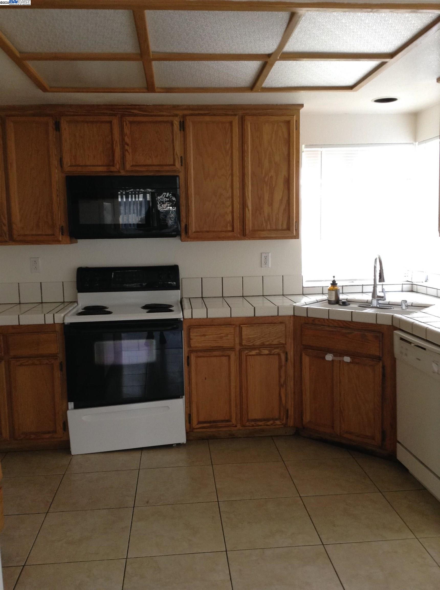 149 Pelican Loop Pittsburg, CA 94565 - Photo 6 of 35