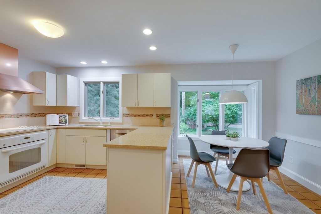 11 Oak Meadow Road Lincoln, MA 01773 - Photo 14 of 36 Gallery Image 14
