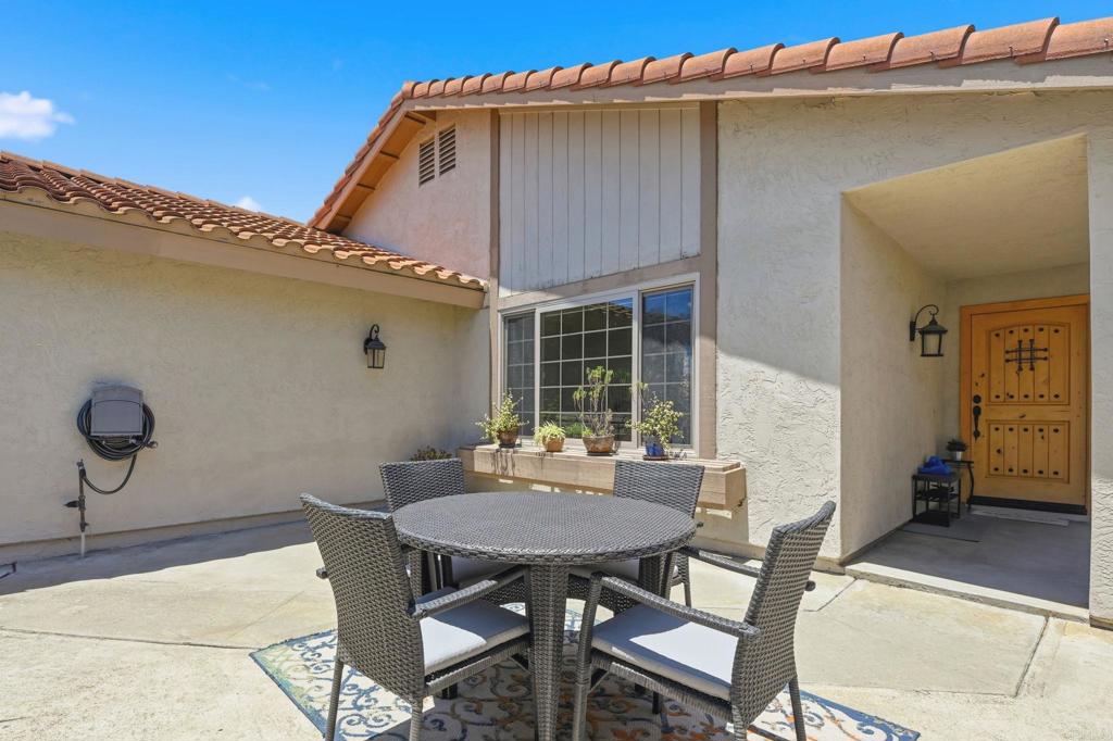 216 Ocotillo Place Oceanside, CA 92057 - Photo 2 of 28