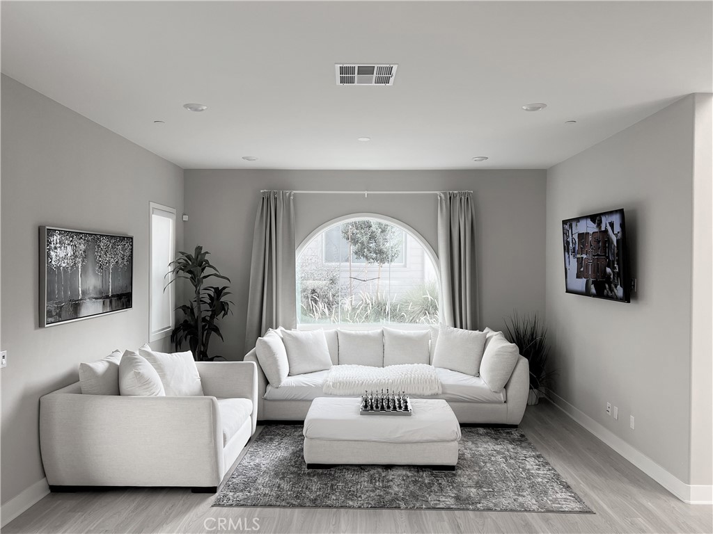 116 Scale Irvine, CA 92618 - Photo 7 of 38