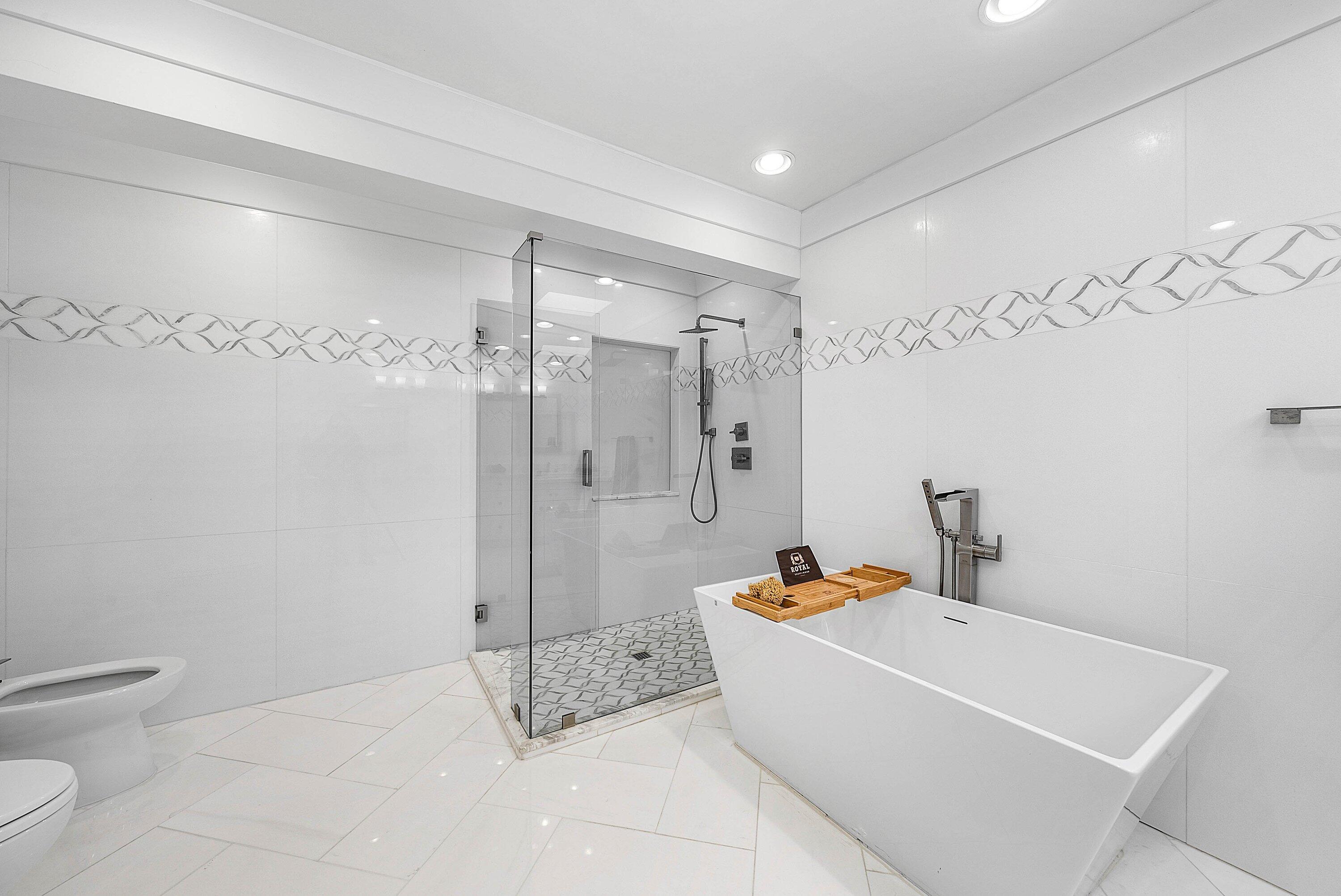 7425 Northeast Bay Cove Court Boca Raton, FL 33487 - Photo 51 of 86 VIP Guest Bathroom w/ Skylight