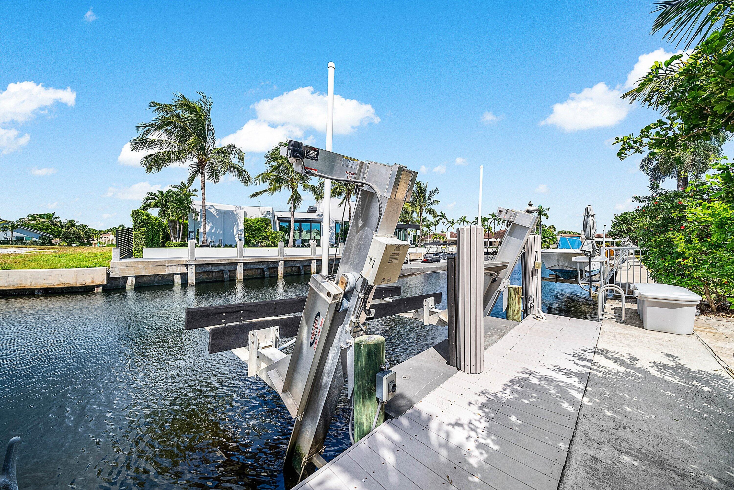 7425 Northeast Bay Cove Court Boca Raton, FL 33487 - Photo 73 of 86 20,000 lb Boat Lift