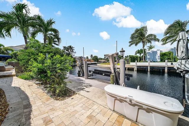 $3,758,895 | 7425 Northeast Bay Cove Court, Boca Raton, FL 33487