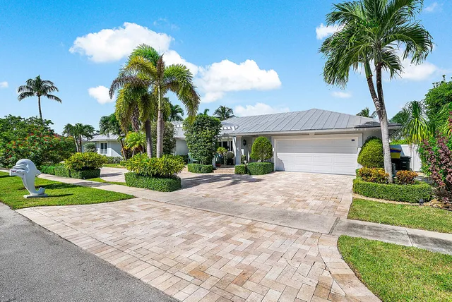 $3,758,895 | 7425 Northeast Bay Cove Court, Boca Raton, FL 33487