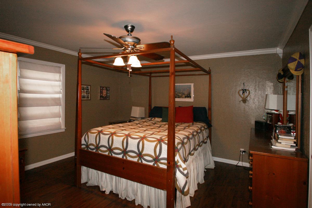 3205 Kingston Road Amarillo, TX 79106 - Photo 4 of 11 master bedroom