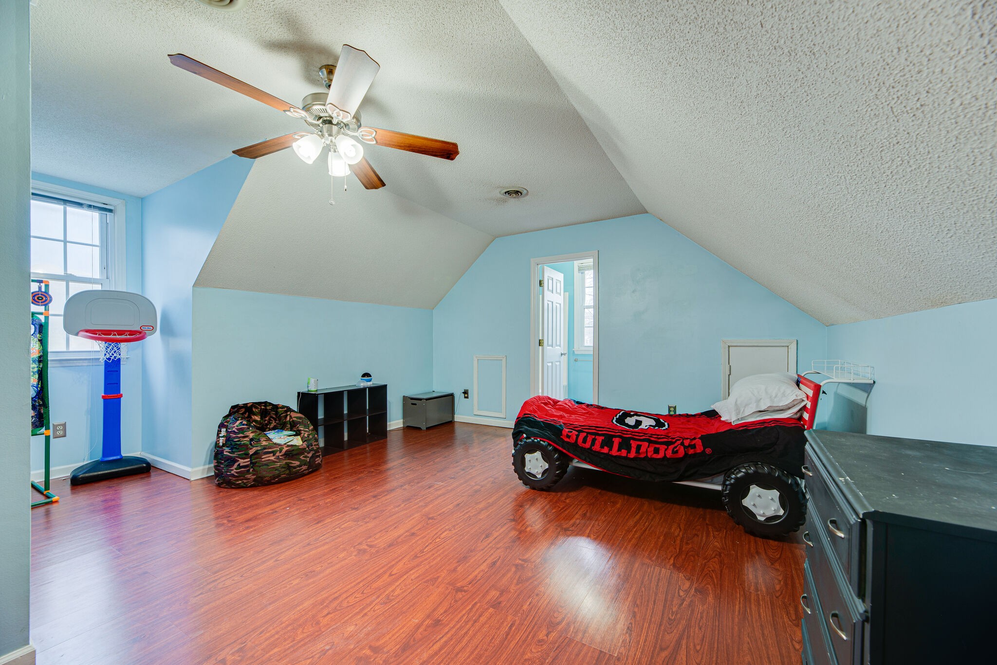 5140 East Calgary Murfreesboro, TN 37129 - Photo 20 of 30 a living room with furniture and a wooden floor