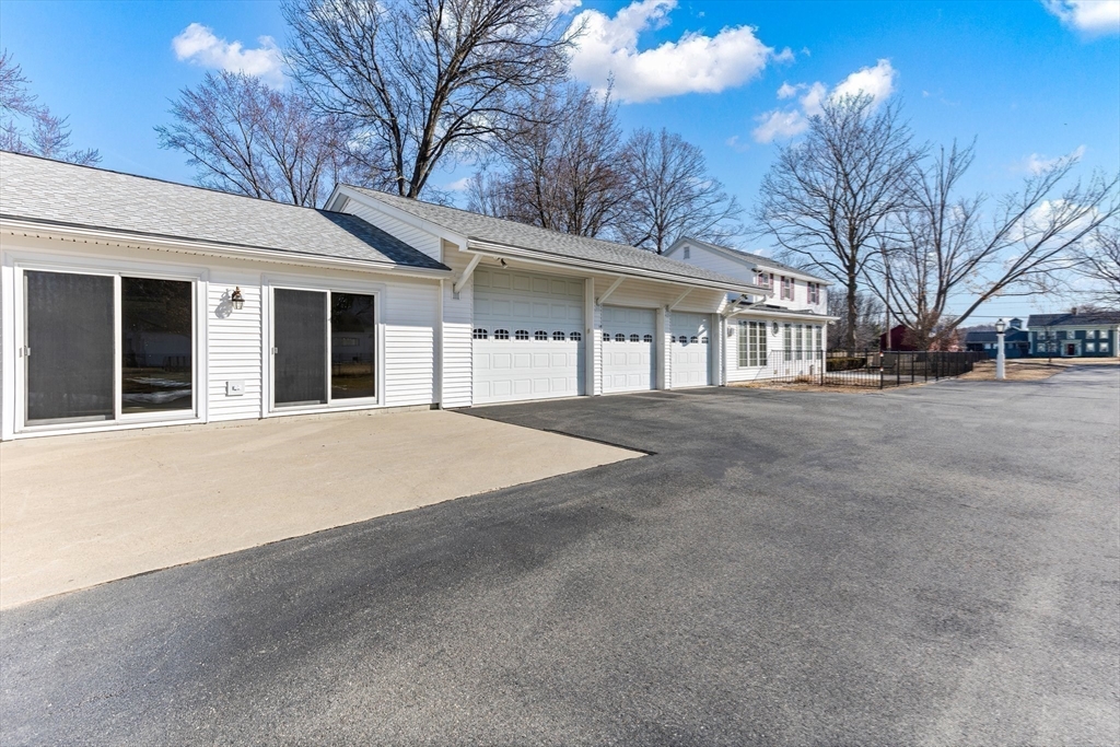 11 West Street Hadley, MA 01035 - Photo 3 of 40