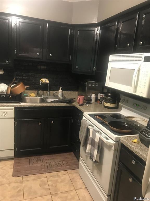24261 Evergreen Road Southfield, MI 48075 - Photo 6 of 13 88CBFFBA-55D1-4160-BCFE-A918111C99EC.jpeg