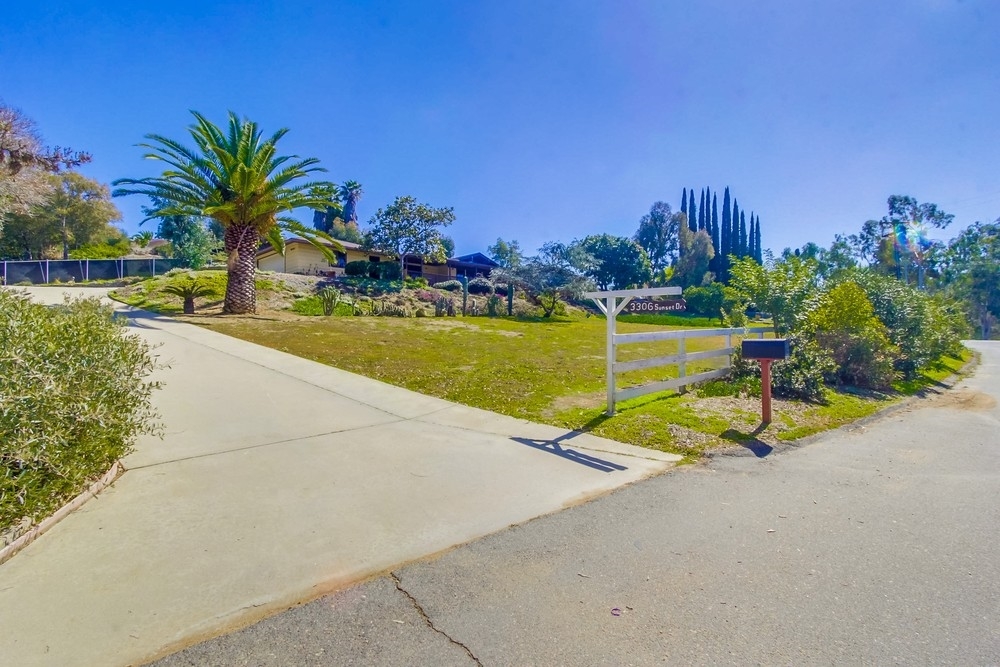 3306 Sunset Drive Fallbrook, CA 92028 - Photo 2 of 25