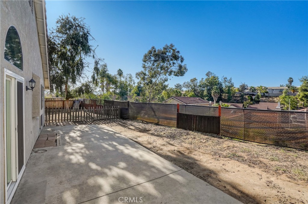 39429 Long Ridge Drive Temecula, CA 92591 - Photo 19 of 23 a view of a backyard